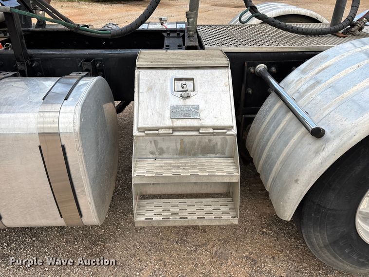 image for item FG0329 2016 Mack Titan TD713  semi truck