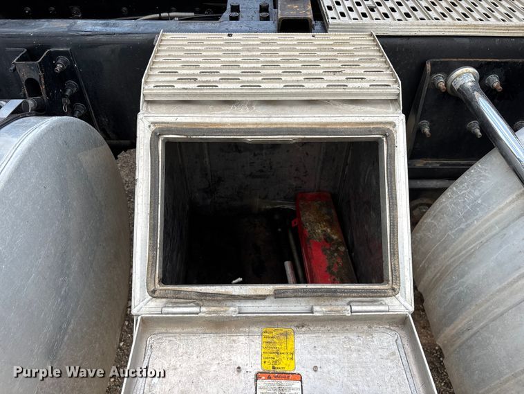 image for item FG0329 2016 Mack Titan TD713  semi truck