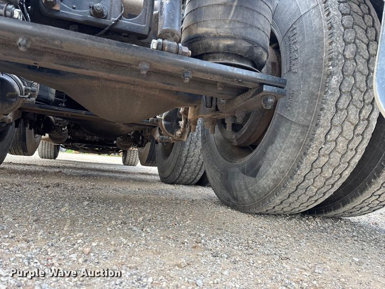 image for item FG0329 2016 Mack Titan TD713  semi truck
