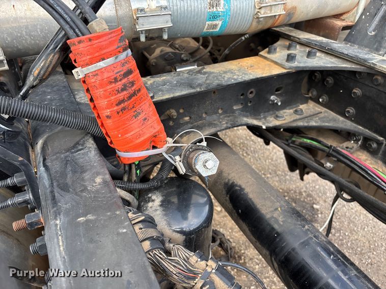 image for item FG0329 2016 Mack Titan TD713  semi truck