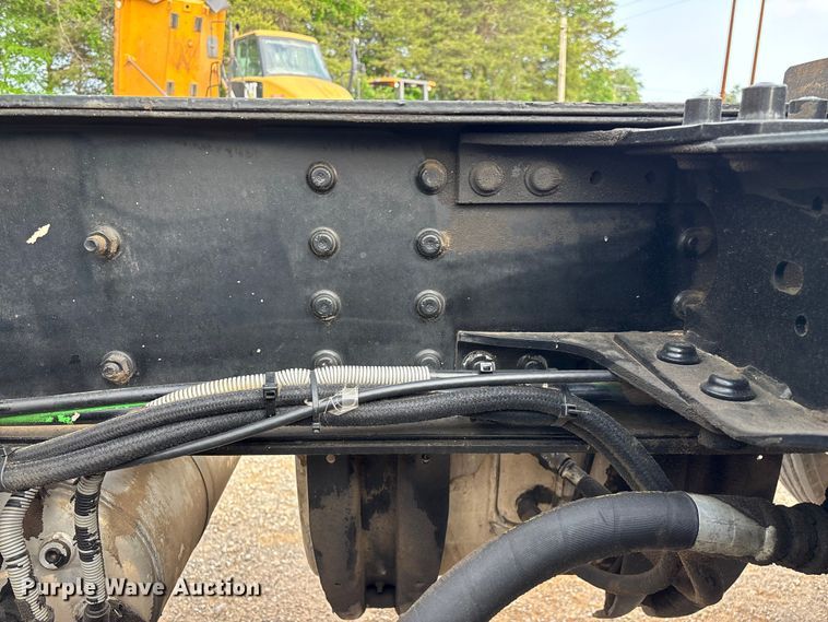 image for item FG0329 2016 Mack Titan TD713  semi truck