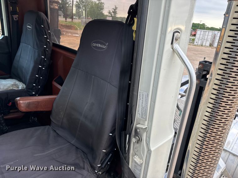 image for item FG0329 2016 Mack Titan TD713  semi truck