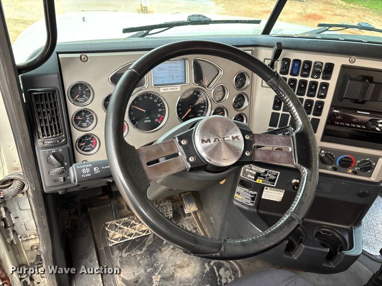 image for item FG0329 2016 Mack Titan TD713  semi truck