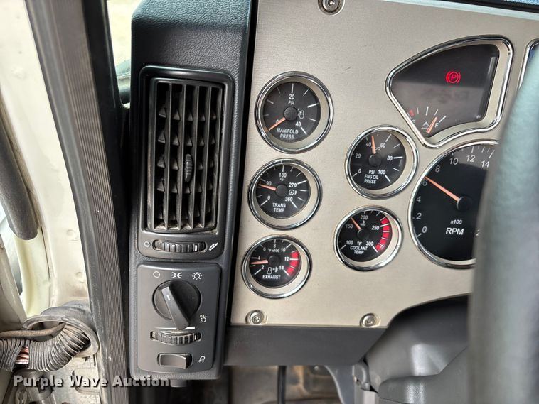 image for item FG0329 2016 Mack Titan TD713  semi truck