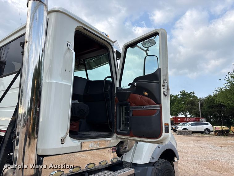 image for item FG0329 2016 Mack Titan TD713  semi truck