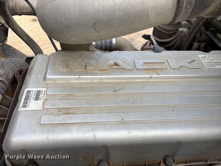 image for item FG0329 2016 Mack Titan TD713  semi truck