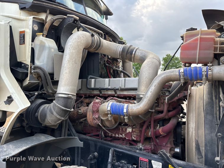 image for item FG0329 2016 Mack Titan TD713  semi truck