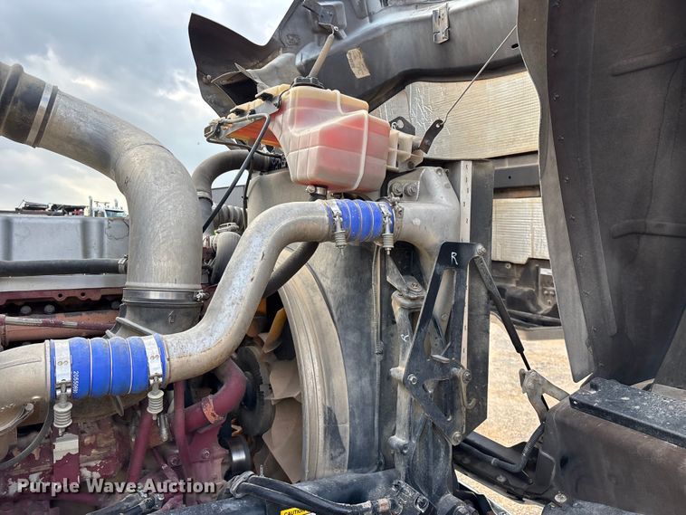 image for item FG0329 2016 Mack Titan TD713  semi truck