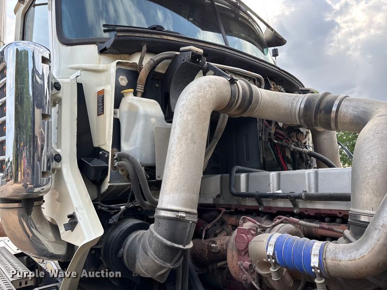 image for item FG0329 2016 Mack Titan TD713  semi truck