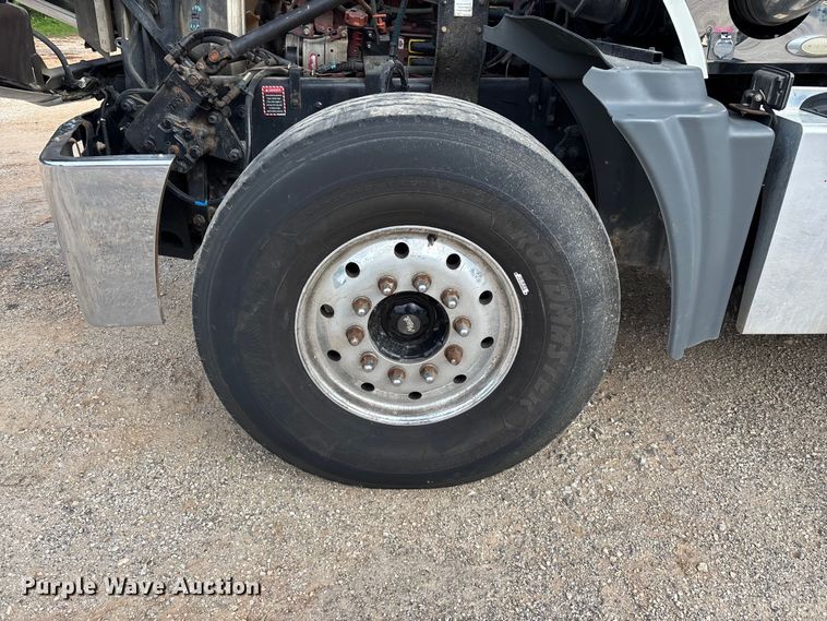 image for item FG0329 2016 Mack Titan TD713  semi truck