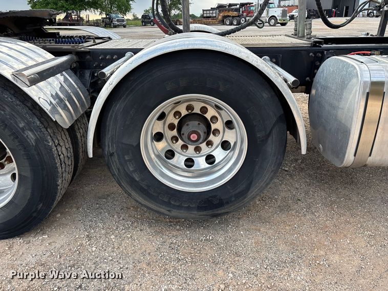 image for item FG0329 2016 Mack Titan TD713  semi truck