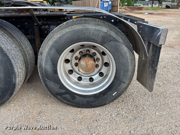 image for item FG0329 2016 Mack Titan TD713  semi truck