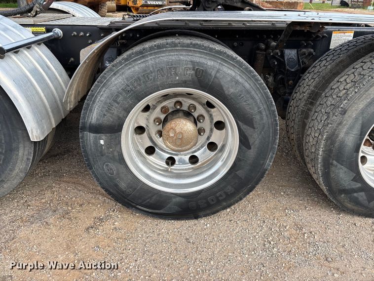 image for item FG0329 2016 Mack Titan TD713  semi truck