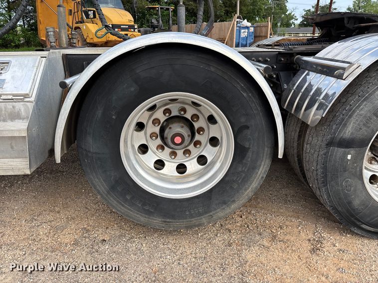 image for item FG0329 2016 Mack Titan TD713  semi truck