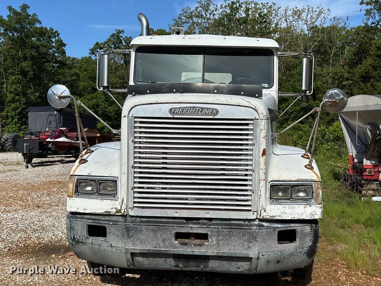 image for item FG0338 1995 Freightliner USF-1E truck cab and chassis