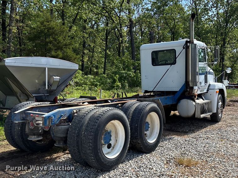 image for item FG0338 1995 Freightliner USF-1E truck cab and chassis