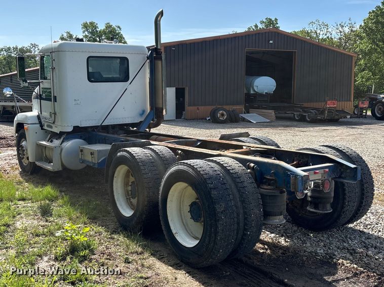 image for item FG0338 1995 Freightliner USF-1E truck cab and chassis