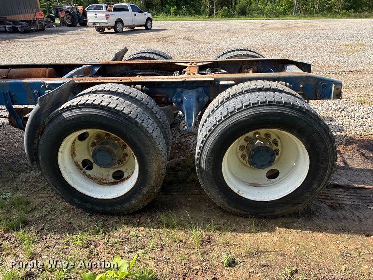 image for item FG0338 1995 Freightliner USF-1E truck cab and chassis