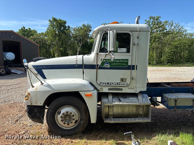 image for item FG0338 1995 Freightliner USF-1E truck cab and chassis