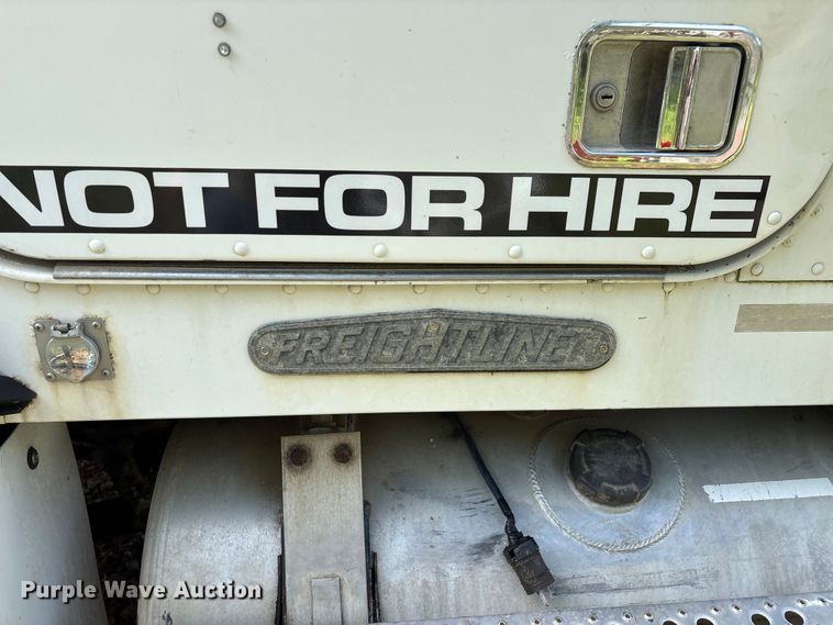 image for item FG0338 1995 Freightliner USF-1E truck cab and chassis