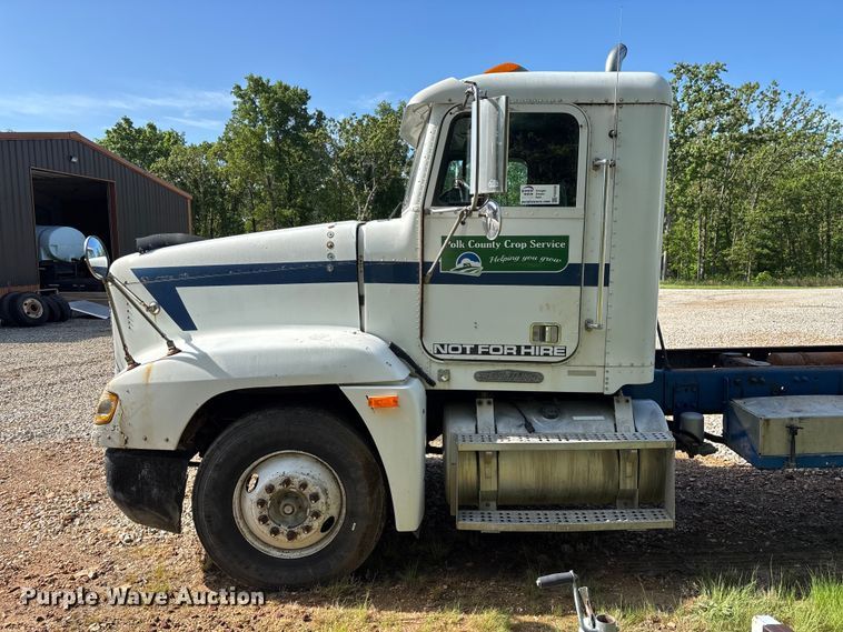 image for item FG0338 1995 Freightliner USF-1E truck cab and chassis