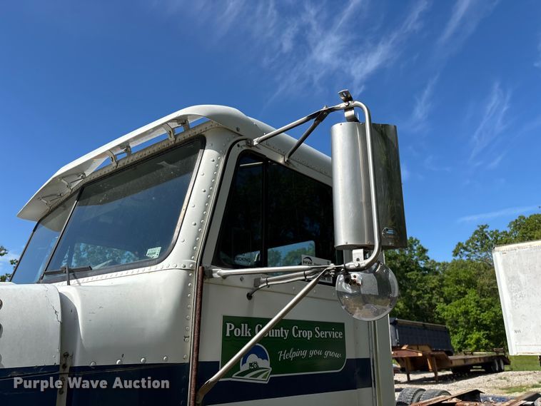image for item FG0338 1995 Freightliner USF-1E truck cab and chassis