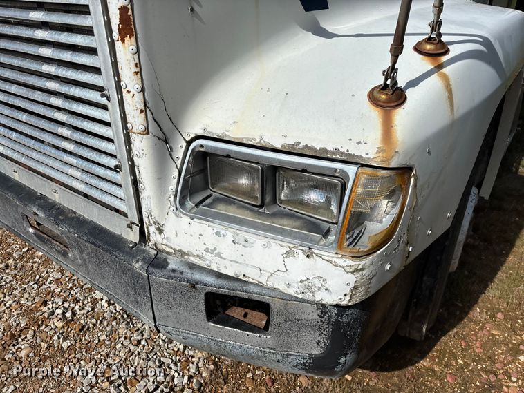 image for item FG0338 1995 Freightliner USF-1E truck cab and chassis