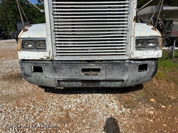image for item FG0338 1995 Freightliner USF-1E truck cab and chassis