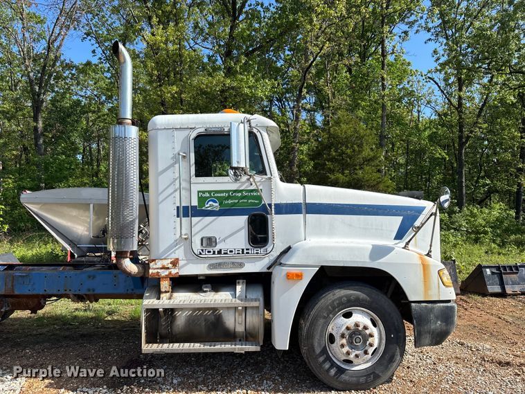 image for item FG0338 1995 Freightliner USF-1E truck cab and chassis
