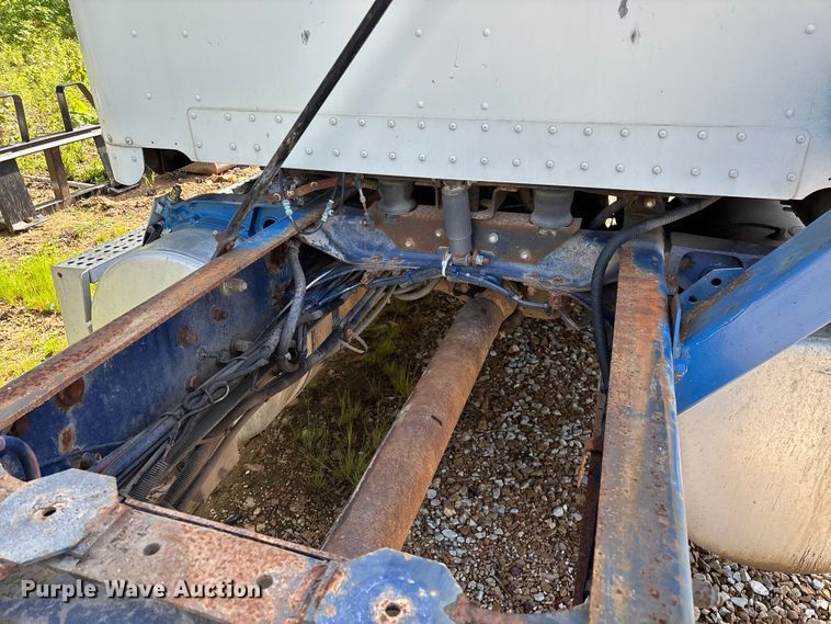 image for item FG0338 1995 Freightliner USF-1E truck cab and chassis