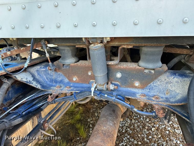 image for item FG0338 1995 Freightliner USF-1E truck cab and chassis
