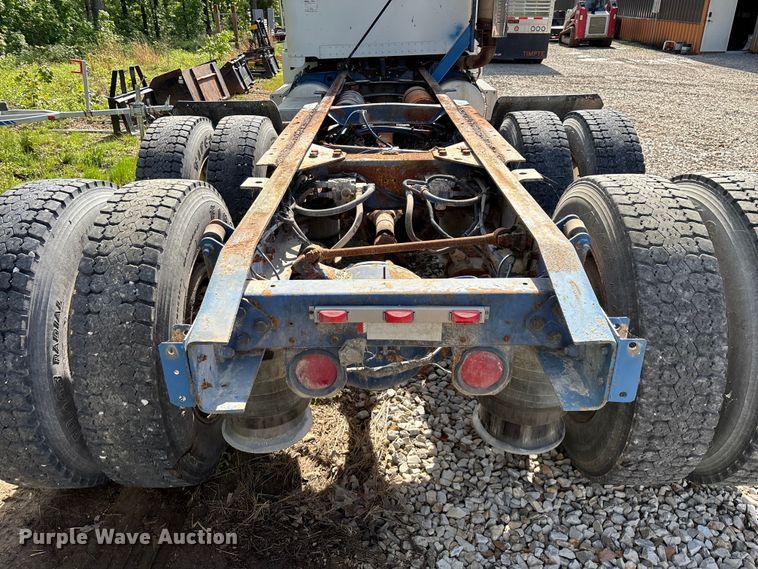 image for item FG0338 1995 Freightliner USF-1E truck cab and chassis