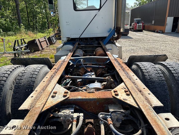 image for item FG0338 1995 Freightliner USF-1E truck cab and chassis