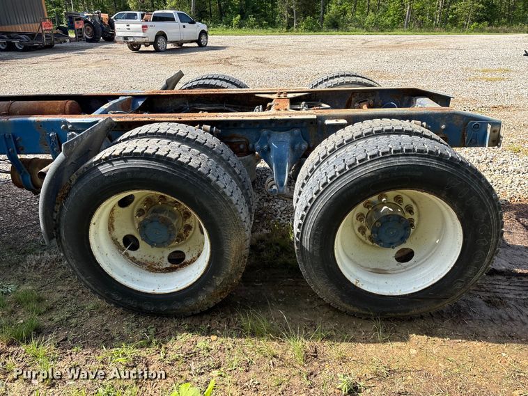 image for item FG0338 1995 Freightliner USF-1E truck cab and chassis