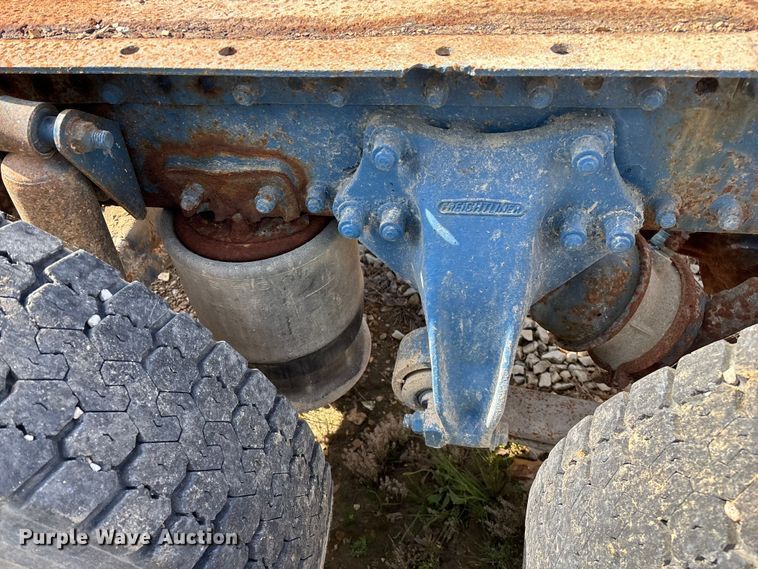 image for item FG0338 1995 Freightliner USF-1E truck cab and chassis