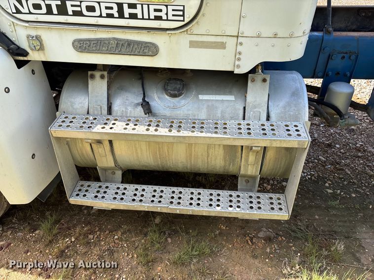image for item FG0338 1995 Freightliner USF-1E truck cab and chassis