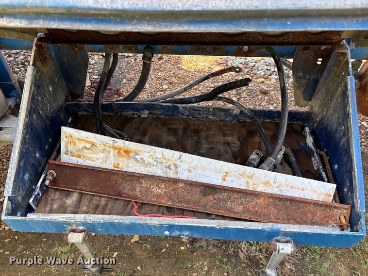 image for item FG0338 1995 Freightliner USF-1E truck cab and chassis