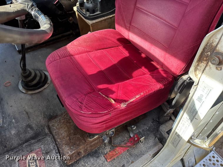image for item FG0338 1995 Freightliner USF-1E truck cab and chassis