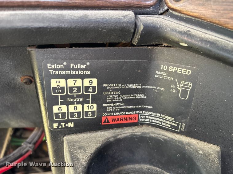 image for item FG0338 1995 Freightliner USF-1E truck cab and chassis