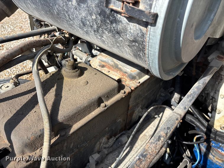 image for item FG0338 1995 Freightliner USF-1E truck cab and chassis