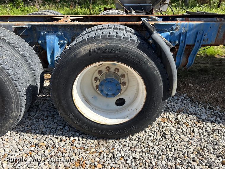 image for item FG0338 1995 Freightliner USF-1E truck cab and chassis
