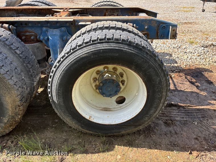 image for item FG0338 1995 Freightliner USF-1E truck cab and chassis