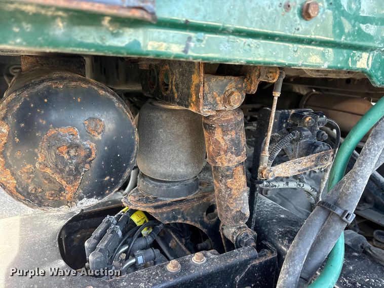 image for item FG1006 2016 Mack CXU613 semi truck