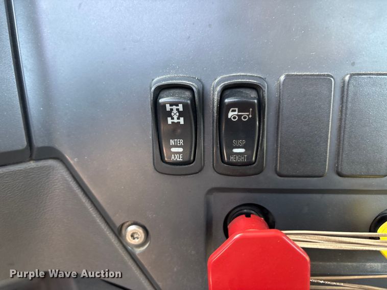 image for item FG1006 2016 Mack CXU613 semi truck