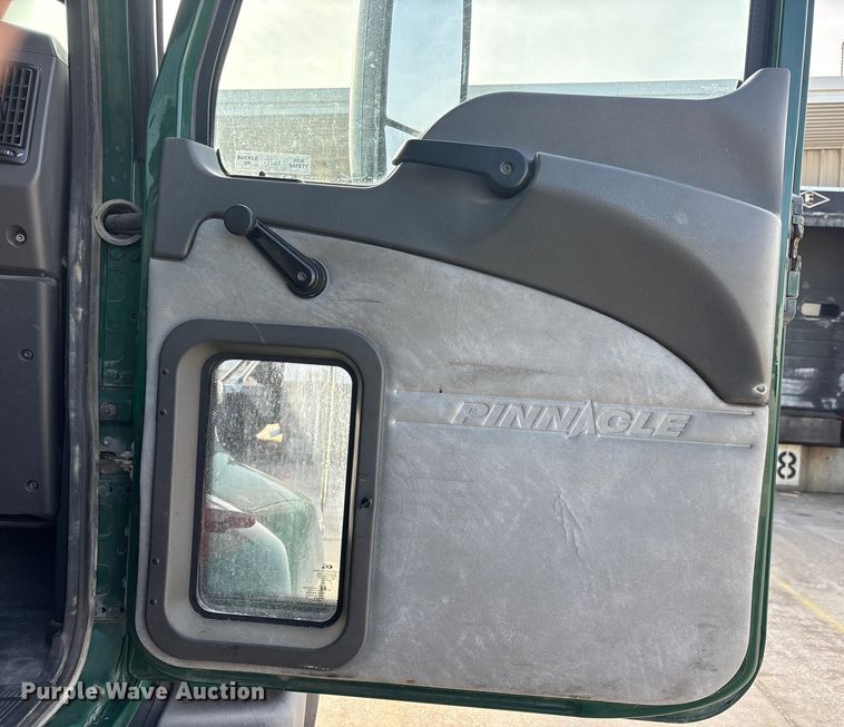 image for item FG1006 2016 Mack CXU613 semi truck