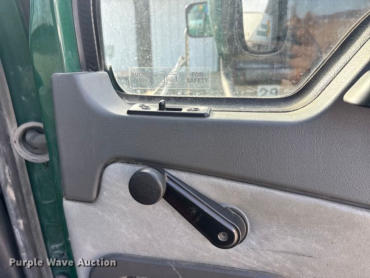 image for item FG1006 2016 Mack CXU613 semi truck
