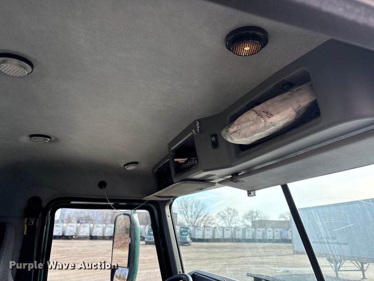 image for item FG1006 2016 Mack CXU613 semi truck