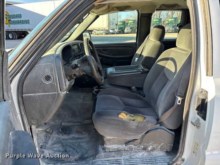 image for item FG1091 2006 GMC Sierra 1500 Ext. Cab pickup truck