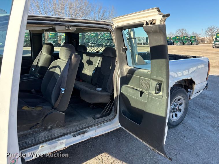 image for item FG1091 2006 GMC Sierra 1500 Ext. Cab pickup truck