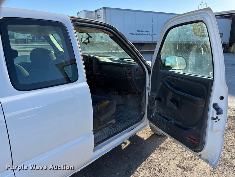 image for item FG1091 2006 GMC Sierra 1500 Ext. Cab pickup truck